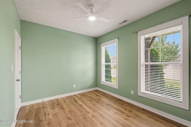 6420 Oak Village Dr, Louisville, KY 40228