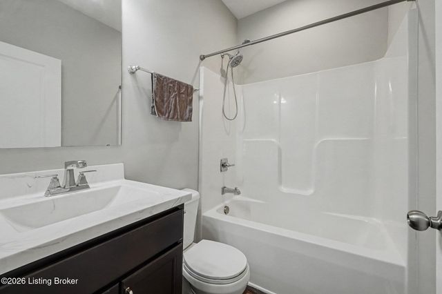 6420 Oak Village Dr, Louisville, KY 40228