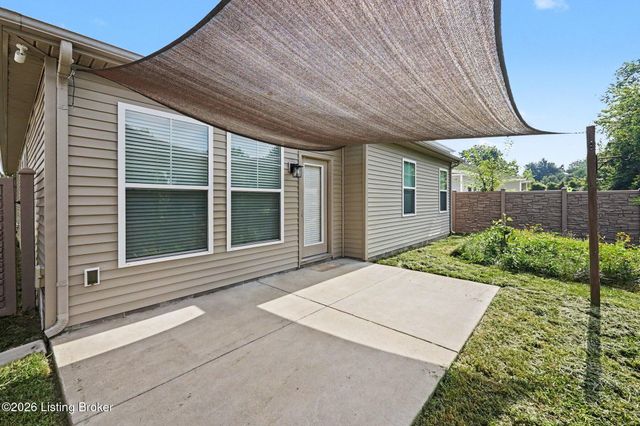 6420 Oak Village Dr, Louisville, KY 40228