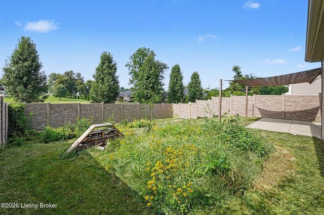 6420 Oak Village Dr, Louisville, KY 40228