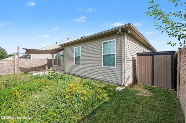 6420 Oak Village Dr, Louisville, KY 40228
