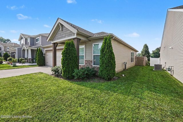 6420 Oak Village Dr, Louisville, KY 40228