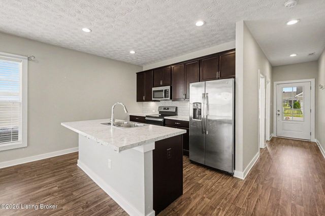 6420 Oak Village Dr, Louisville, KY 40228