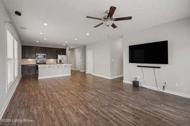 6420 Oak Village Dr, Louisville, KY 40228