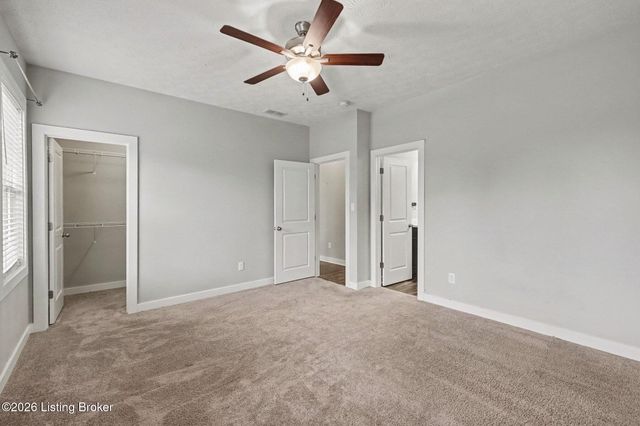 6420 Oak Village Dr, Louisville, KY 40228
