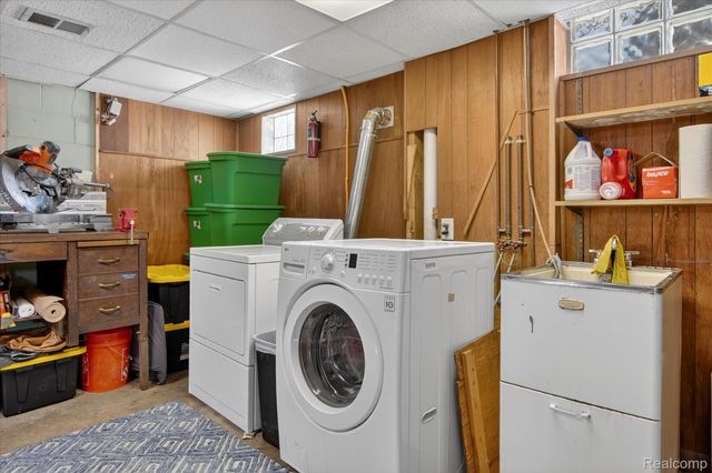 277 Highland Street, Wyandotte, MI 48192