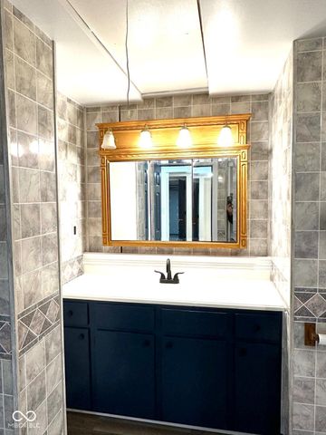 5725 Greenfield Avenue, Indianapolis, IN 46219