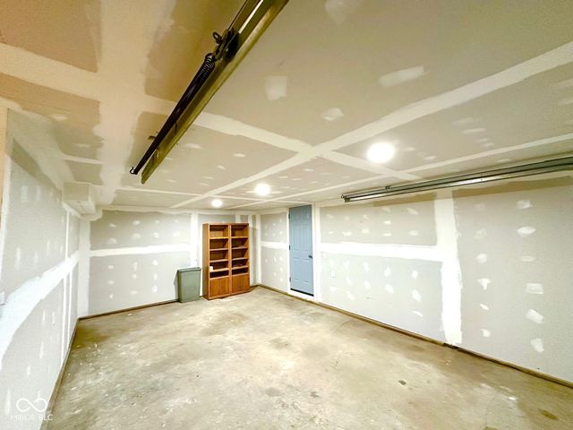 5725 Greenfield Avenue, Indianapolis, IN 46219