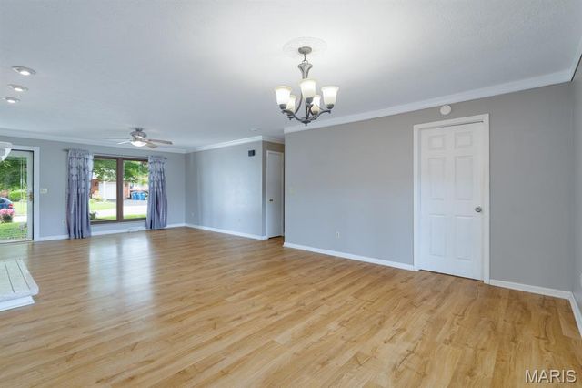 33 Snowbird Lane, Granite City, IL 62040