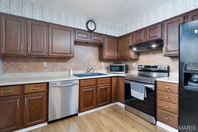 33 Snowbird Lane, Granite City, IL 62040