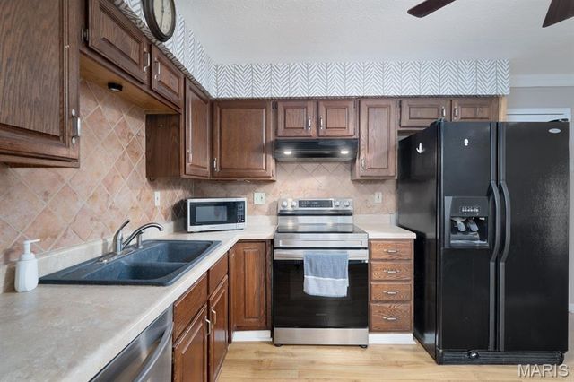 33 Snowbird Lane, Granite City, IL 62040