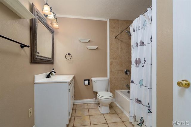 33 Snowbird Lane, Granite City, IL 62040