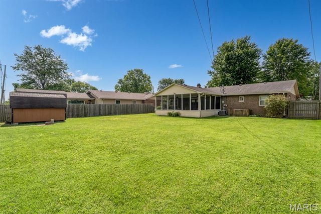 33 Snowbird Lane, Granite City, IL 62040