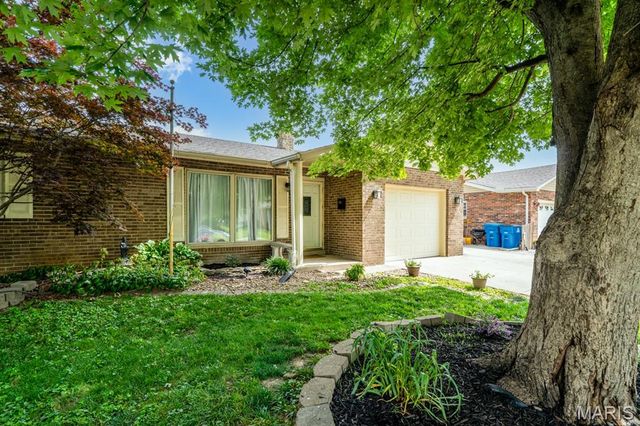 33 Snowbird Lane, Granite City, IL 62040