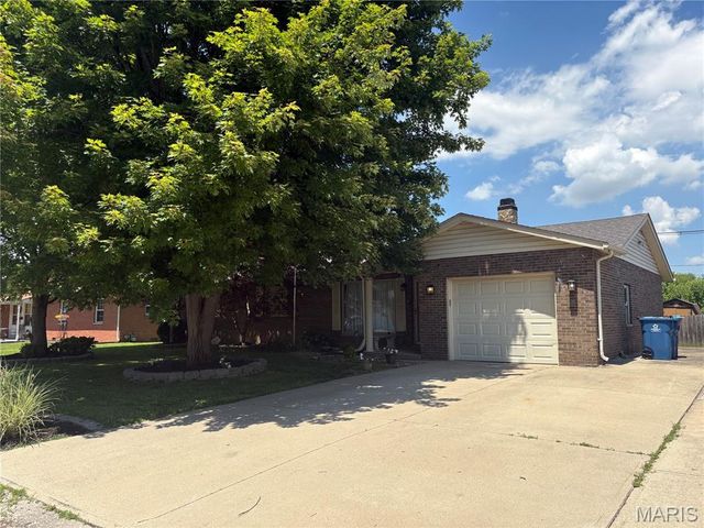 33 Snowbird Lane, Granite City, IL 62040