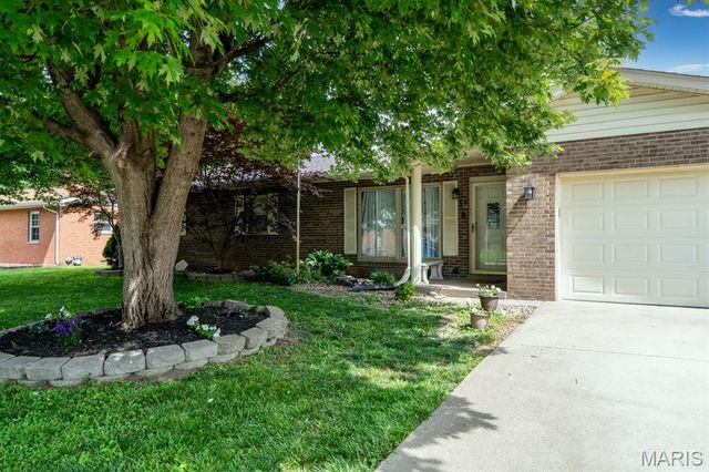 33 Snowbird Lane, Granite City, IL 62040