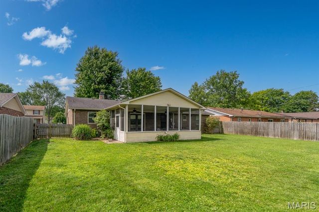 33 Snowbird Lane, Granite City, IL 62040
