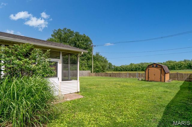 33 Snowbird Lane, Granite City, IL 62040