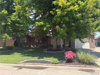 33 Snowbird Lane, Granite City, IL 62040