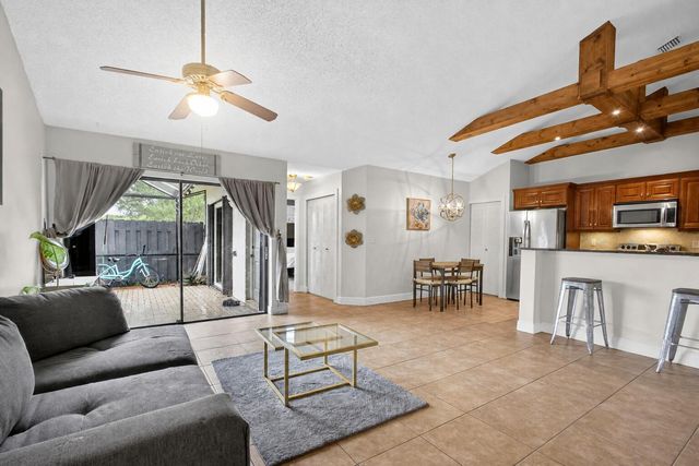 1057 Summit Trail Circle B, West Palm Beach, FL 33415