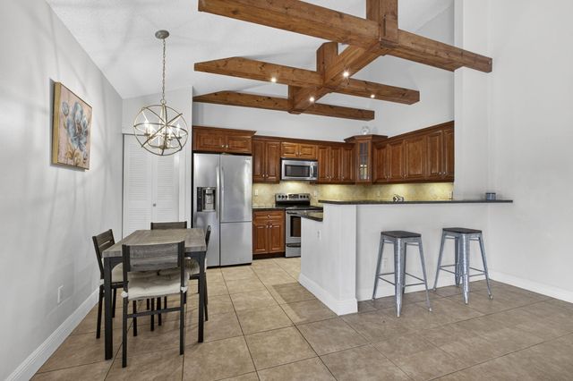 1057 Summit Trail Circle B, West Palm Beach, FL 33415