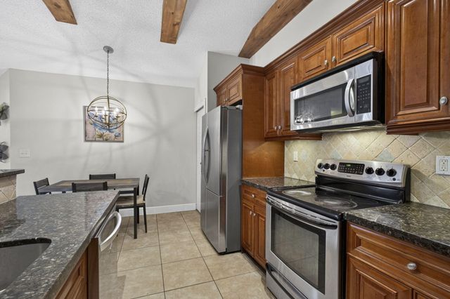 1057 Summit Trail Circle B, West Palm Beach, FL 33415