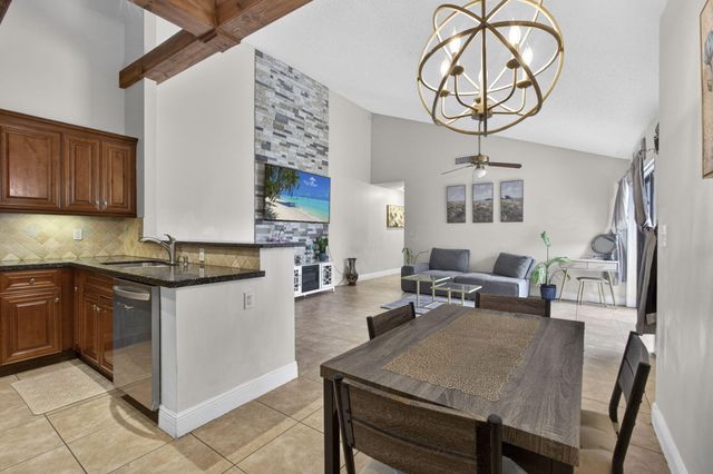 1057 Summit Trail Circle B, West Palm Beach, FL 33415