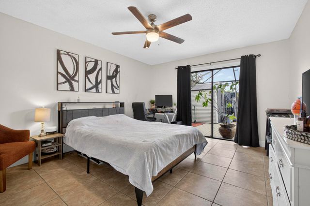 1057 Summit Trail Circle B, West Palm Beach, FL 33415