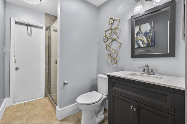 1057 Summit Trail Circle B, West Palm Beach, FL 33415