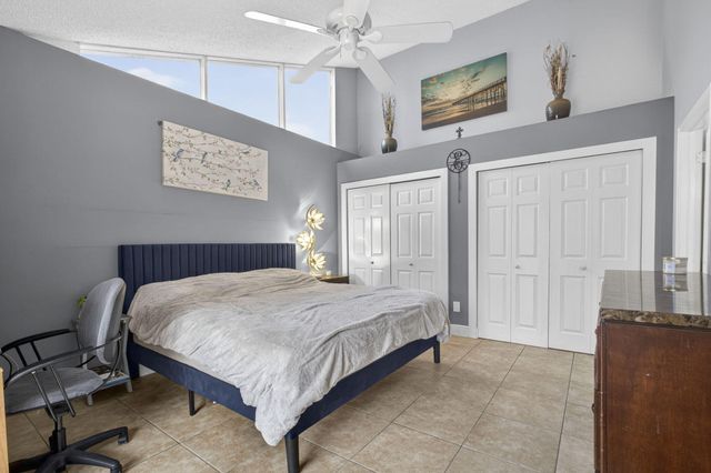 1057 Summit Trail Circle B, West Palm Beach, FL 33415