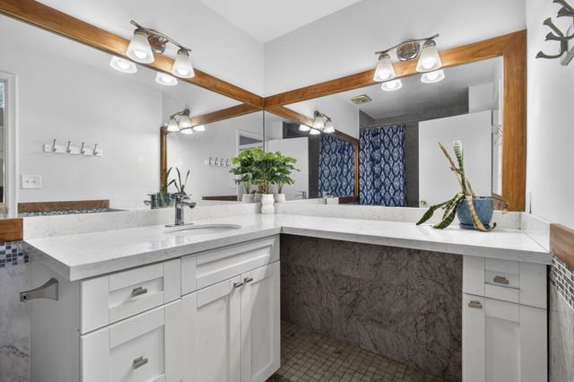 1057 Summit Trail Circle B, West Palm Beach, FL 33415