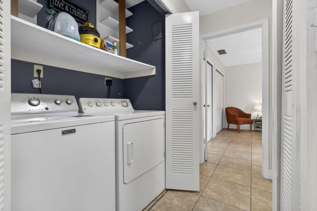 1057 Summit Trail Circle B, West Palm Beach, FL 33415