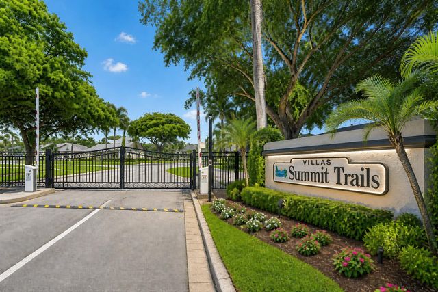 1057 Summit Trail Circle B, West Palm Beach, FL 33415