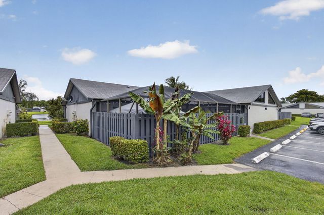 1057 Summit Trail Circle B, West Palm Beach, FL 33415