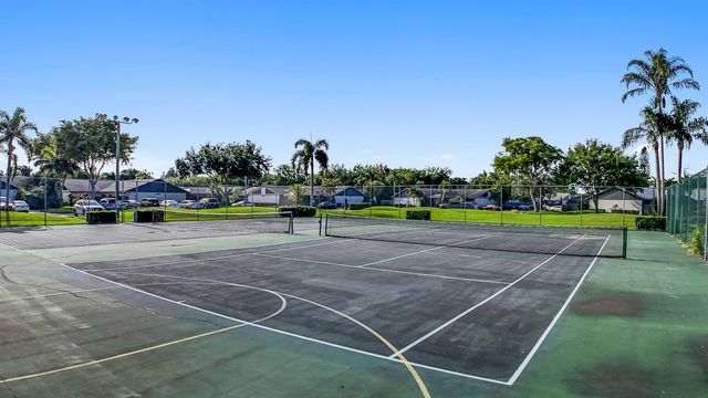 1057 Summit Trail Circle B, West Palm Beach, FL 33415