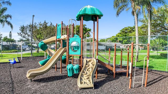 1057 Summit Trail Circle B, West Palm Beach, FL 33415