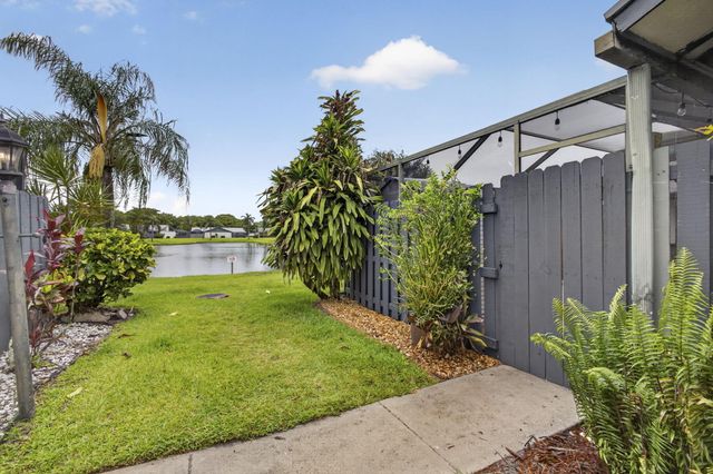 1057 Summit Trail Circle B, West Palm Beach, FL 33415