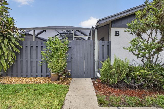 1057 Summit Trail Circle B, West Palm Beach, FL 33415