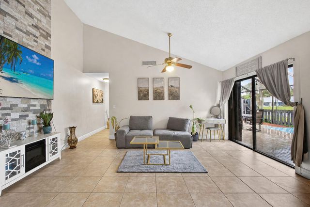 1057 Summit Trail Circle B, West Palm Beach, FL 33415
