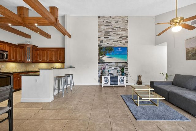 1057 Summit Trail Circle B, West Palm Beach, FL 33415