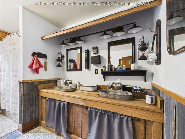 5152 Servia Elmira Road, Duck, WV 25063