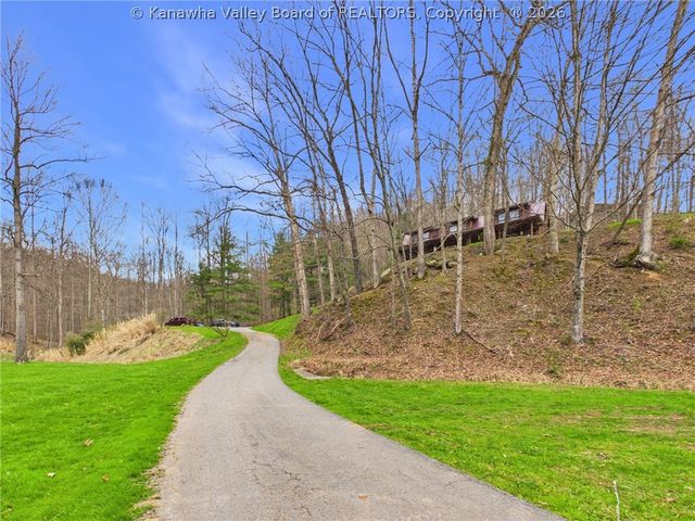 5152 Servia Elmira Road, Duck, WV 25063