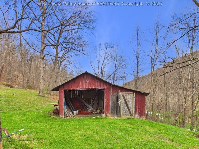 5152 Servia Elmira Road, Duck, WV 25063