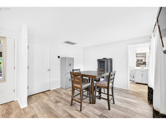 6905 Sw 188TH Ave, Beaverton, OR 97007