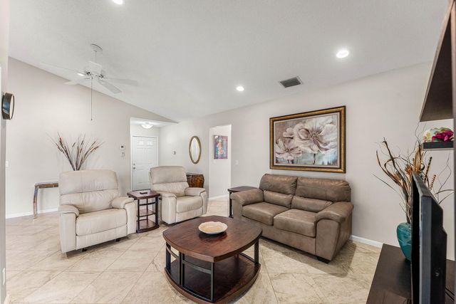 5574 Parkwalk Circle E, Boynton Beach, FL 33472