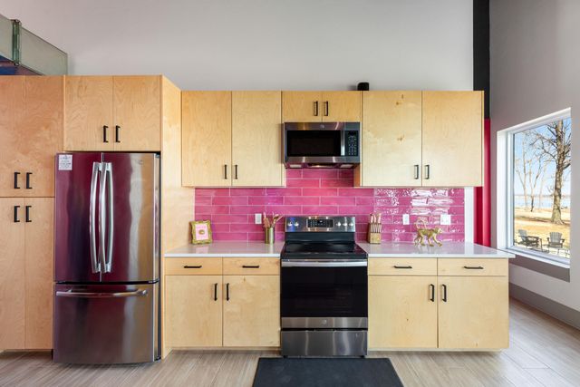 27600 S 563 Road, Monkey Island, OK 74331