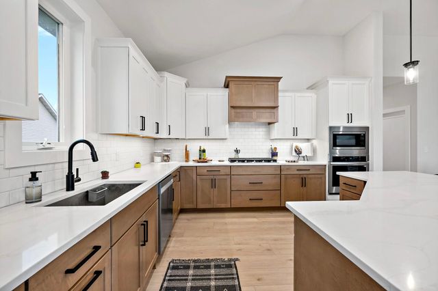 3299 Linden Avenue Court N, Lake Elmo, MN 55042