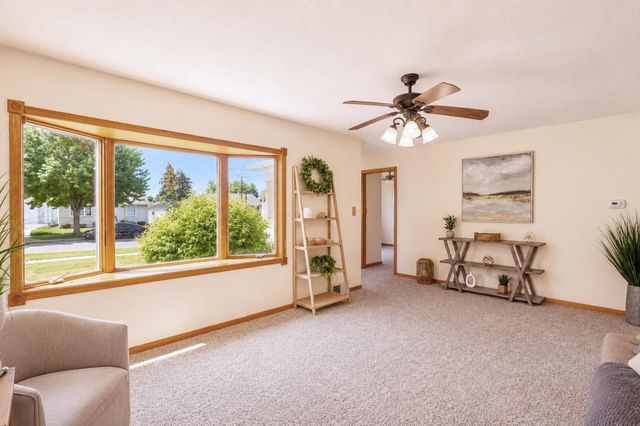 2007 2nd Avenue SE, Austin, MN 55912