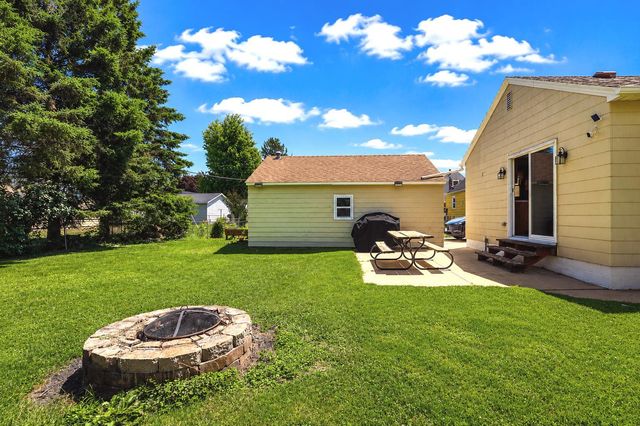2007 2nd Avenue SE, Austin, MN 55912