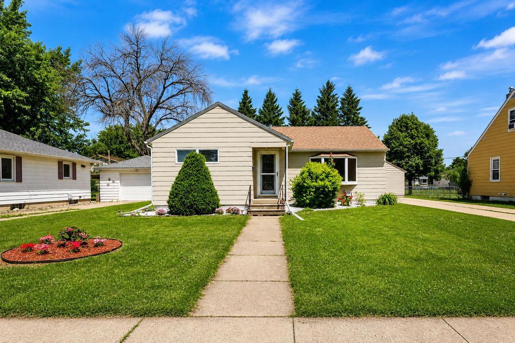 2007 2nd Avenue SE, Austin, MN 55912